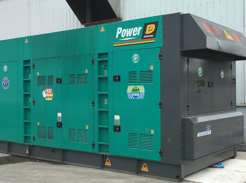 肇东升级发电机组的过程中需要注意哪些安全事项？