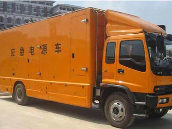 肇东冬季柴油发电机启动前，如何检查燃油系统中的积水？